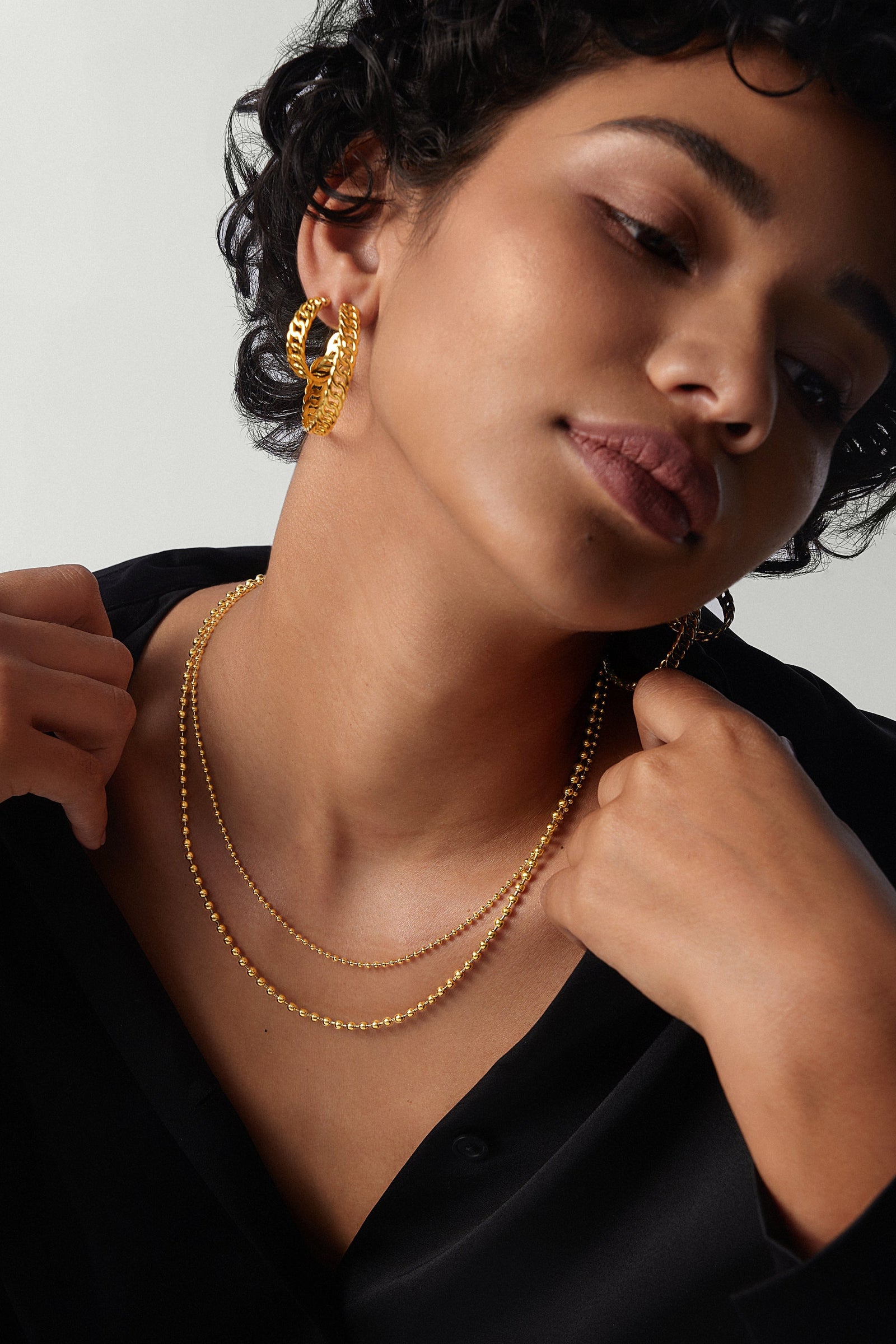 ボンドガール　Preek U-KIN HOOP NECKLACE 14K Solid Gold Diamond Timeless Hoop Chain Earrings – J&CO