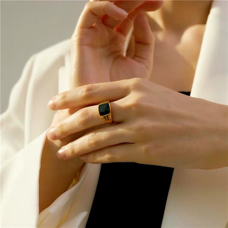 Black Signet Ring - BYOUJEWELRY