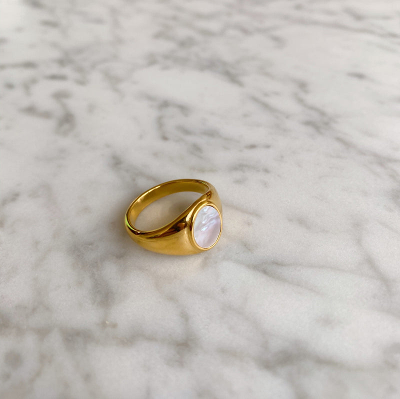Manon Signet Ring - BYOUJEWELRY
