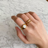 Manon Signet Ring - BYOUJEWELRY